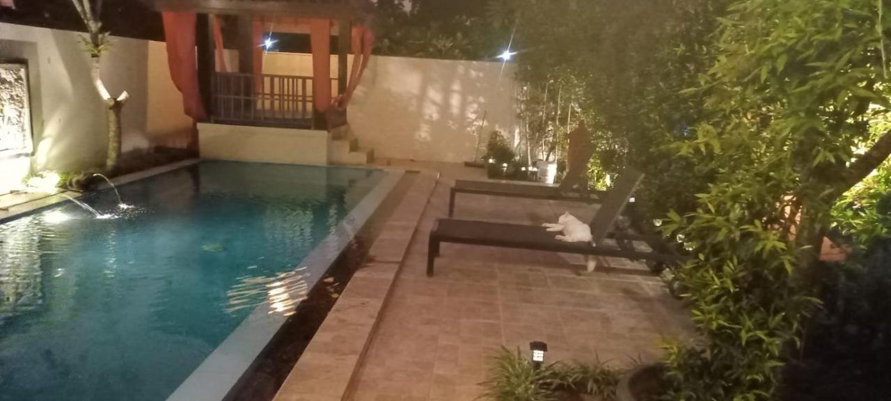 Rosseno Villa Yogyakarta Eksteriør bilde